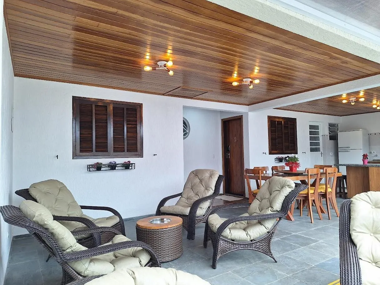 Casa Moderna - 2 Suites Proxima Ao Portal Campos do Jordão